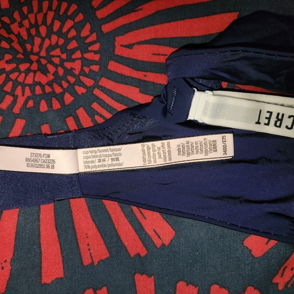 Victoria's Secret bra, size 34DD or 34E - Picture 5 of 8
